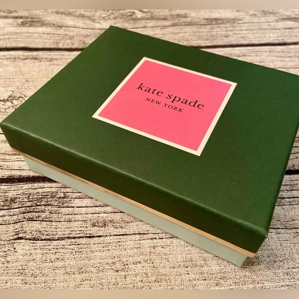 LAST ONE🔥 Limited edition authentic kate spade gift box in iconic green and gold